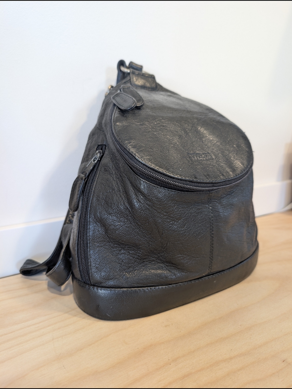 Kenneth Cole Vintage Black Leather Teardrop Backpack Purse - Picture 3 of 15